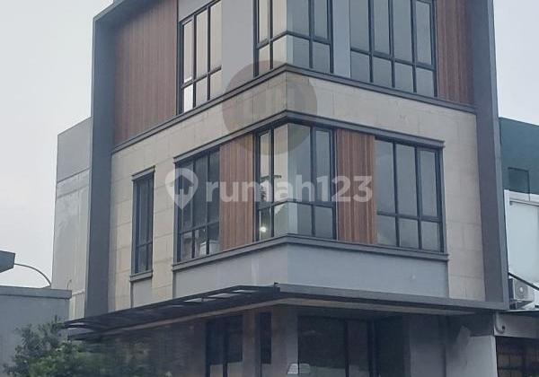 Ruko Hook 3 Lantai Posisi Strategis di Legenda Wisata Cibubur, Gunung Putri, Bogor