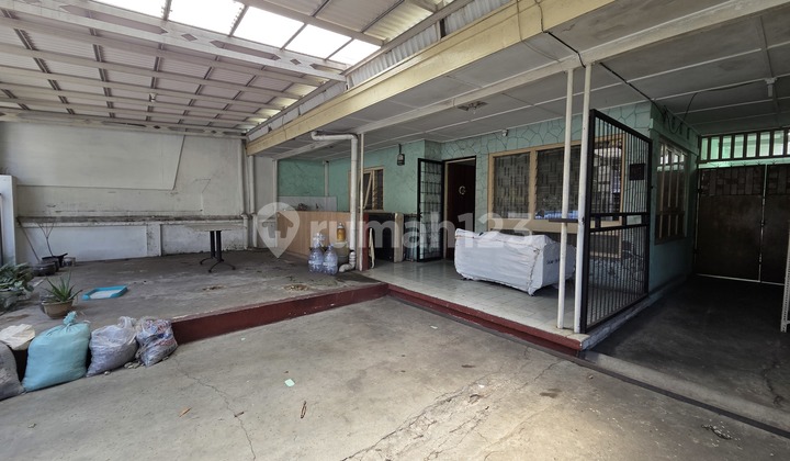 Sayap Riau Bandung Dijual Rumah 1.5 Lantai.