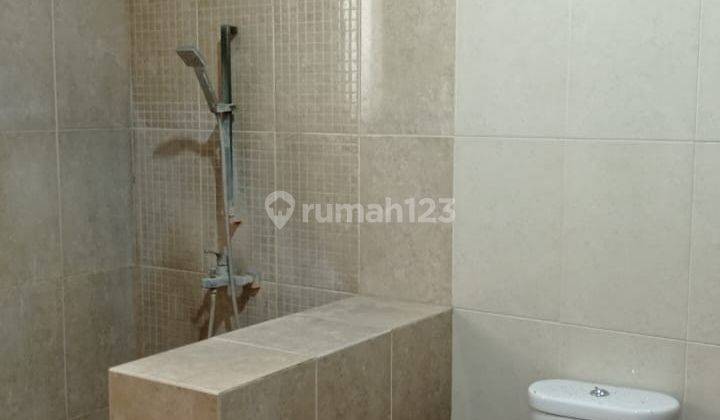 Disewakan Rumah di Singgasana Pradana 2 Lantai Bagus 6