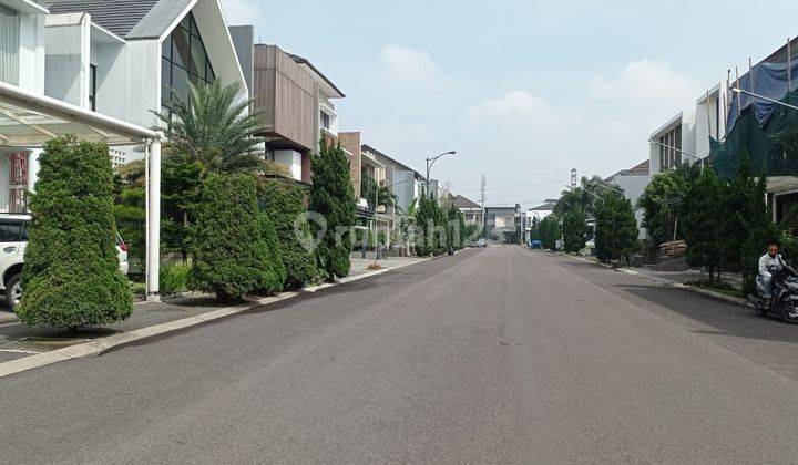Disewakan Rumah di Singgasana Pradana 2 Lantai Bagus 7