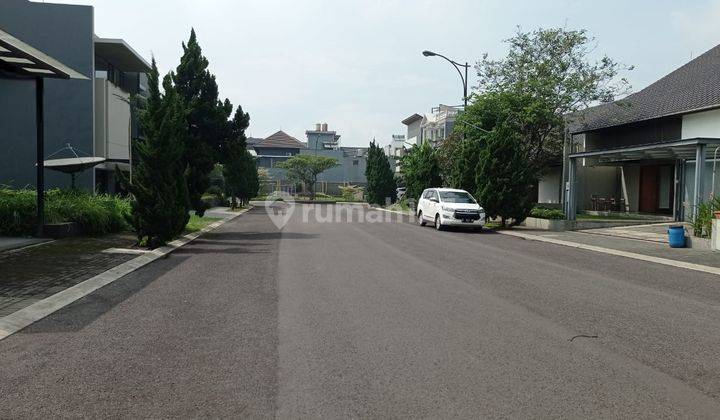Disewakan Rumah di Singgasana Pradana 2 Lantai Bagus 8
