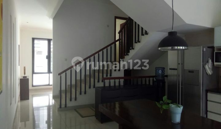 Rumah 2 Lantai Fully Furnished di Setraduta,Bandung