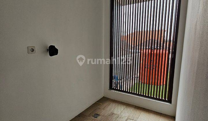 Rumah Baru 2,5 Lantai di Sayap Sudirman  2