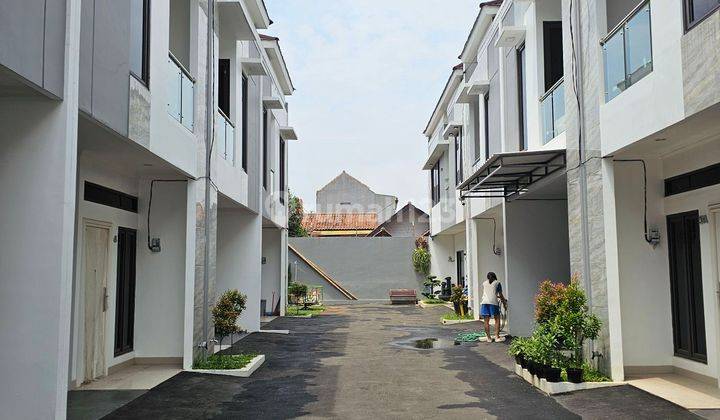 Rumah Baru 2,5 Lantai di Sayap Sudirman  1