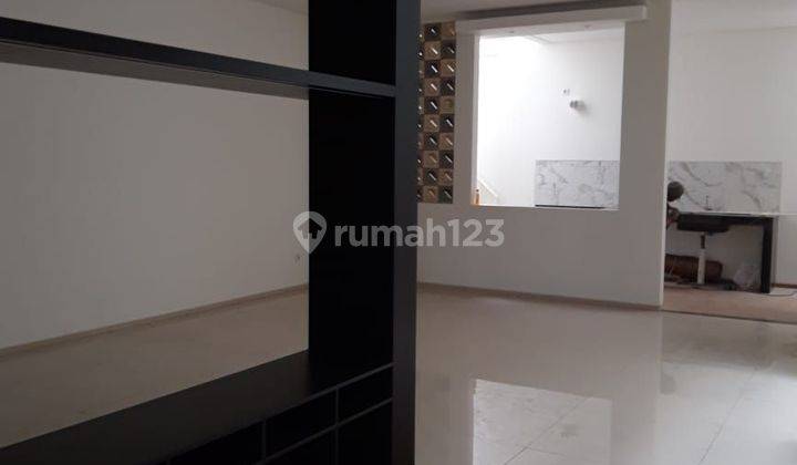 Rumah Baru Minimalis 2 Lantai di Singgasana Pradana Cluster 2