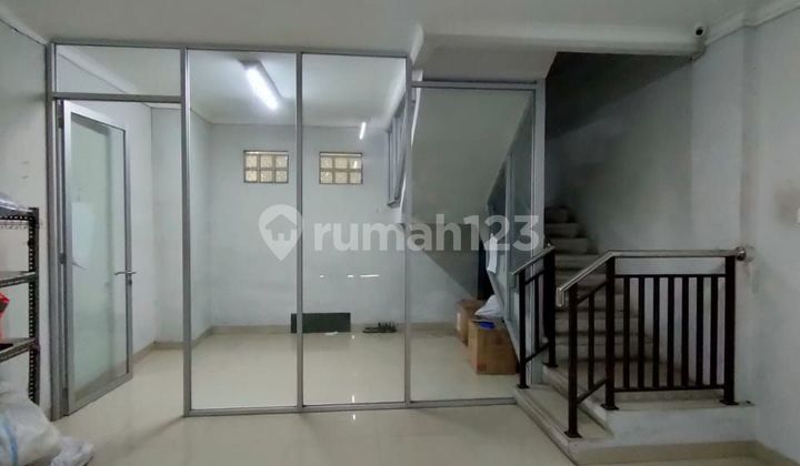 3-Storey Shop House in Holis Regency, Good Condition, Ready to Use