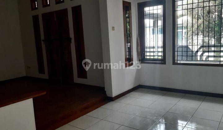 Disewakan Rumah 2 Lantai di Komplek Muara 2