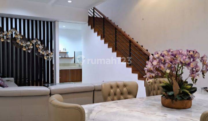 Dijual Rumah Bagus 2 Lantai di Singgasana Pradana 2