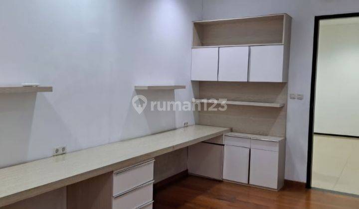 Dijual Rumah Bagus 2 Lantai di Singgasana Pradana 1