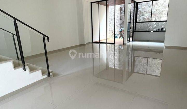 Dijual Rumah Full Renovasi Bagus di Singgasana Pradana 1