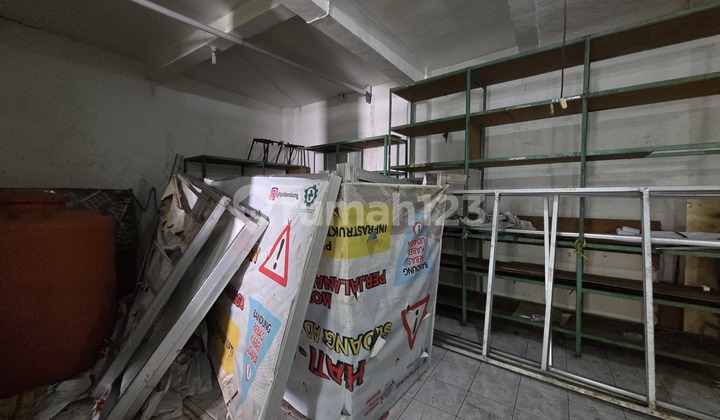 3-Story House Located in Sayap Otista, Bandung City 2