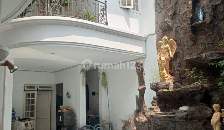 Dijual Rumah Mewah Di Sayap Surya Sumantri Dengan Kolam Renang 1