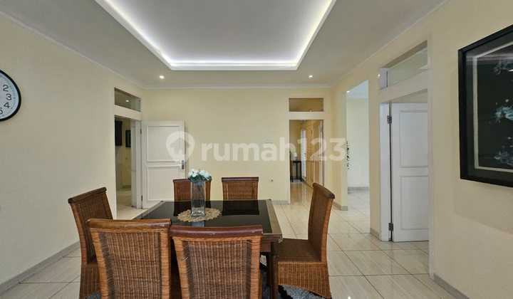 Rumah 2 Lantai Pusat Kota di Sayap Lodaya