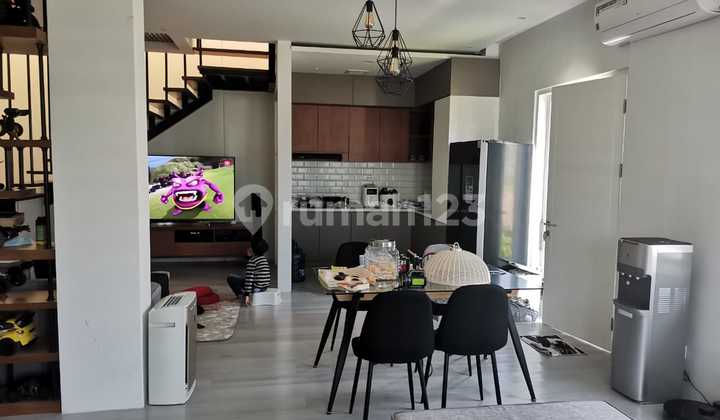 Rumah 2 Lantai Cluster Cynthia Summareccon Bandung 2