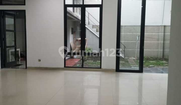 Ready-to-Occupy and Well-Maintained House in Batununggal Mulia 2