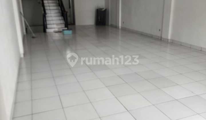 Ready-to-Use 3.5-Storey Shop House in Mekarwangi Complex 2