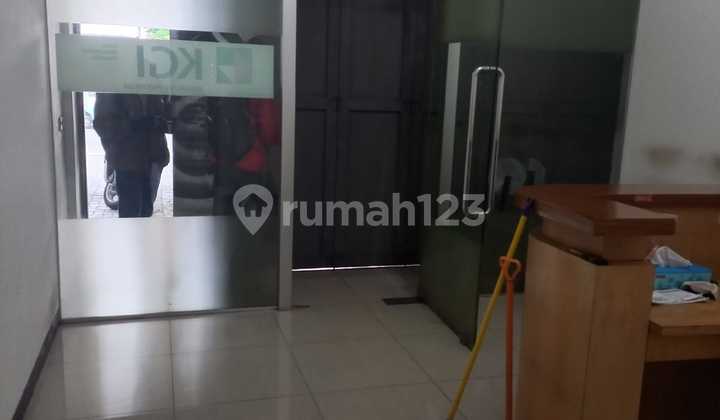 3-Storey Shop House Ready for Use on Jalan Sunda 2