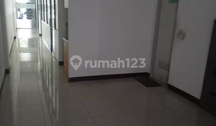 Ruko 3 Lantai Siap Pakai di Jalan Sunda Ruko 3 Lantai Siap Pakai di Jalan Sunda