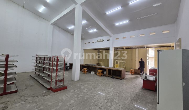 Business Space Location in Cisaranten Kidul Beside Summarecon