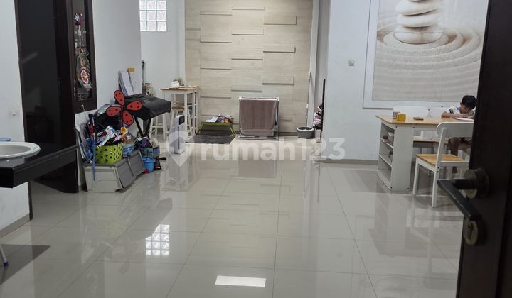 Rumah Minimalis Fully Furnished di Taman Holis Indah 1 2