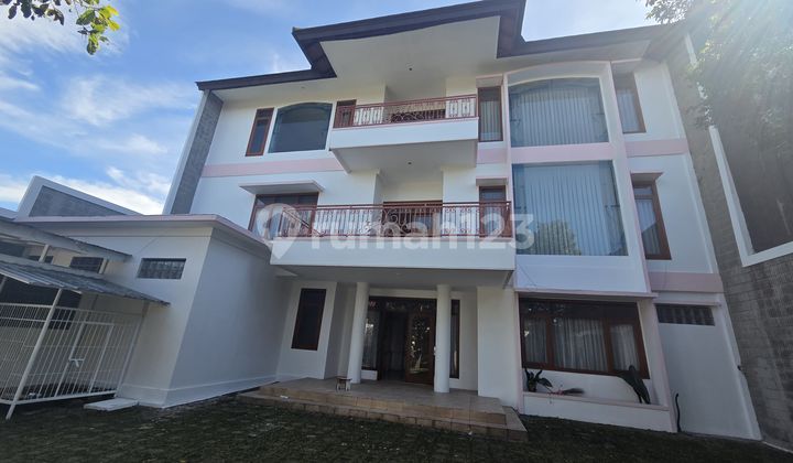 Rumah 2 Lantai di Setiabudi Regency Semi Furnished