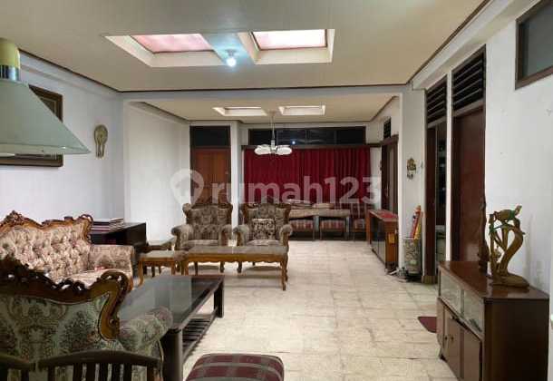 Rumah Terawat Di Dago Mainroad 