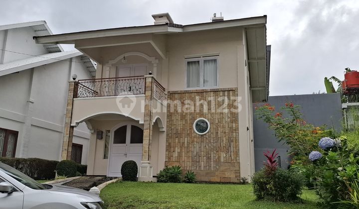 Villa 2 Lantai Terawat Siap Huni di Istana Bunga Villa 2 Lantai Terawat Siap Huni di Istana Bunga