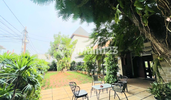 Vintage House Prime Location Near MRT Blok M