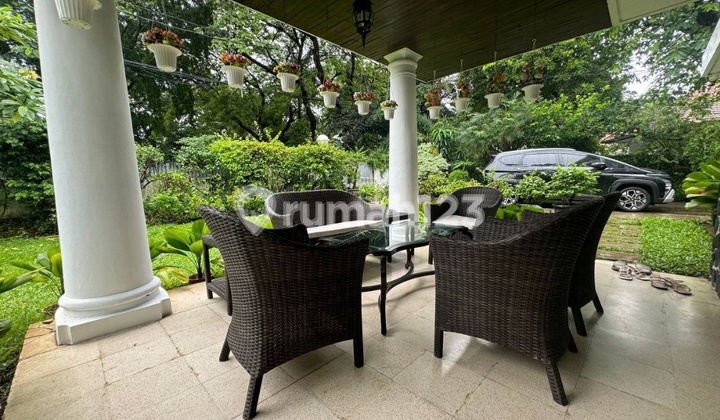 Menteng, Rumah Mewah Kolonial Style Dengan Taman Yg Luas Terawat