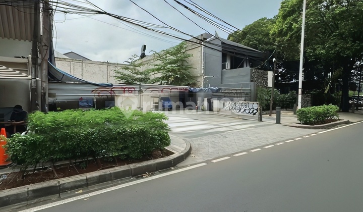 Commercial land in a highly strategic location at Gunawarman, Selong, Kebayoran Baru, South Jakarta.