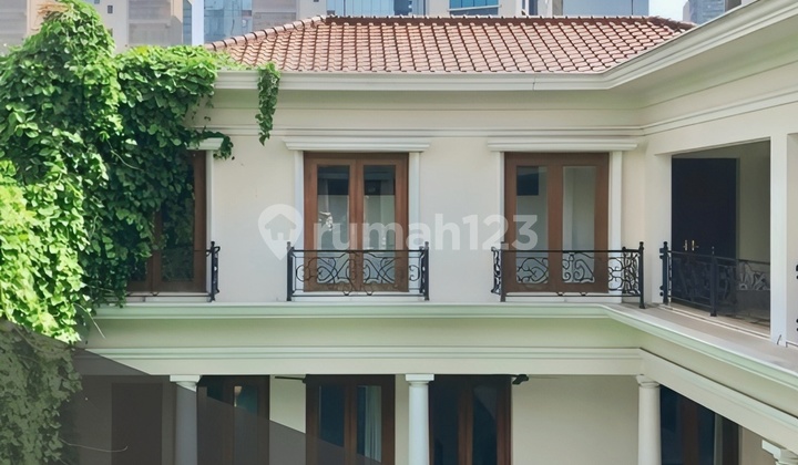 Spacious and exclusive house in the Minister Widyachandra complex, Senayan, Jakarta