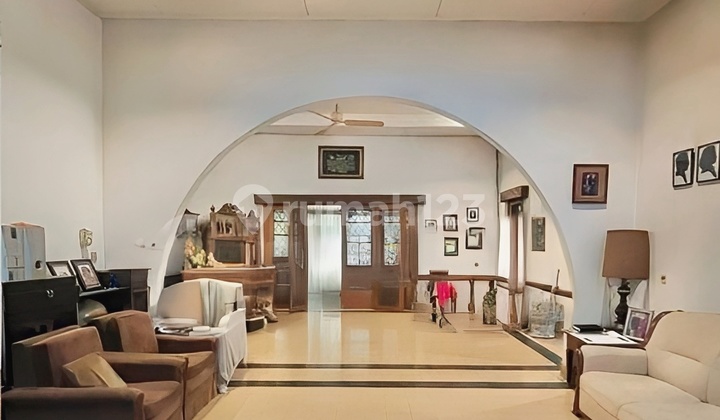 Strategic & Comfortable Land Calculation House in Pakubuwono Keb Baru Area