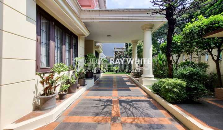 Rumah Dua Lantai Lingkungan Asri Bagus Siap Huni