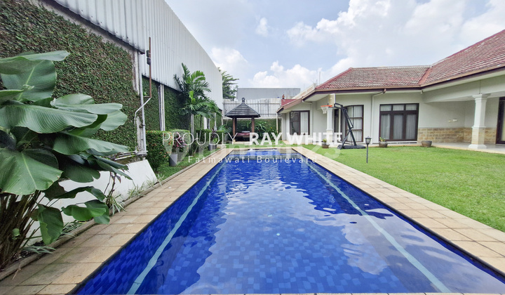 Rumah Mewah Siap Huni dengan Kolam Renang Dekat Stasiun MRT Rumah Mewah Siap Huni dengan Kolam Renang Dekat Stasiun MRT