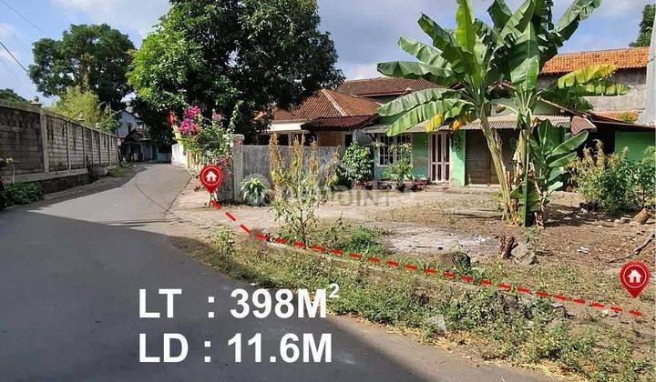 Tanah Lokasi Samping Hotel Sheraton  Yogyakarta Lokasi Premium, 150 meter  Dari Ring Road Utara , 200 mtr  Dari Jln.Yogya Solo Hanya 200 Mtr Cocok Untuk Kost Kosan Dan Ruang Usaha