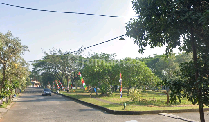 Rumah Luas Siap Pakai Menghadap Fasum di Jl Utama