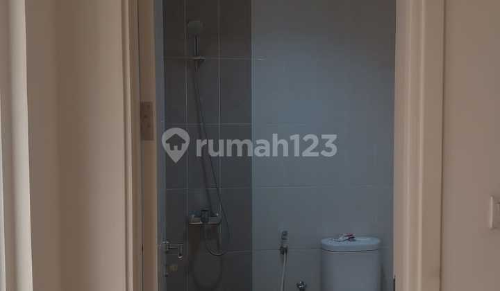 House For Sale Berlokasi di Cluster Thomson Summarecon 2