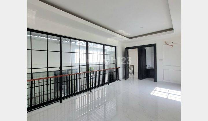 Rumah Mewah 2 Lantai ada Private Pool di Sektor 7 Bintaro, 10457 2