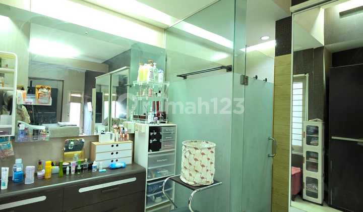 Rumah 3 Lantai Posisi Hook dalam Cluster Sektor 9 Bintaro | KH 2