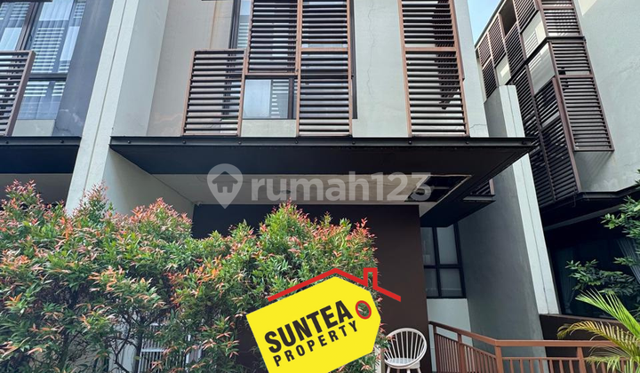 Rumah 3 Lantai Cantik Modern Akses Mudah di Bsd (Im)
