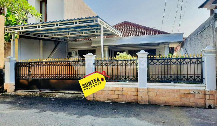 Cheap Sale Spacious Fully Furnished Flood-Free House in Kemang (Sd)