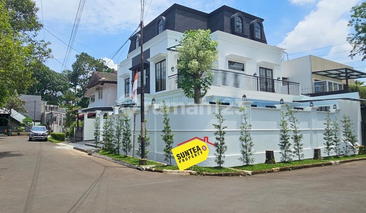 Rumah Posisi Hook dengan Swimming Pool di Sektor 9 Bintaro | KH