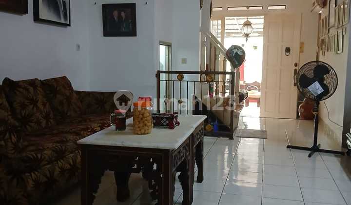 Rumah Bagus 2,5 lantai, SHM di lokasi stategis Bintaro siap huni 0093 2