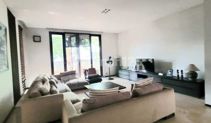 Rumah Mewah Kamar Utama di Bawah Desain Arsitek Ternama di Sektor 9 Bintaro Sp 0442 2