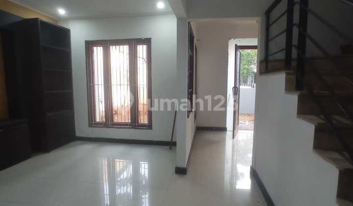 Rumah Hunian Nyaman Dua Lantai di Sektor 9 Bintaro Jaya 0079 2