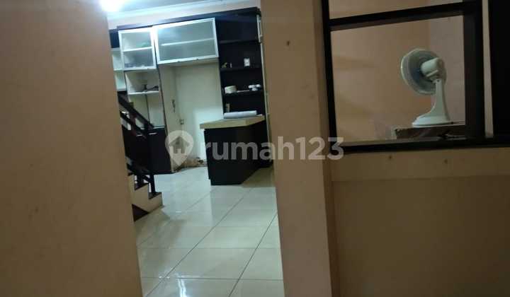 Rumah klasik nyaman 2 lantai di lokasi stategis Bintaro siap huni 0092 2