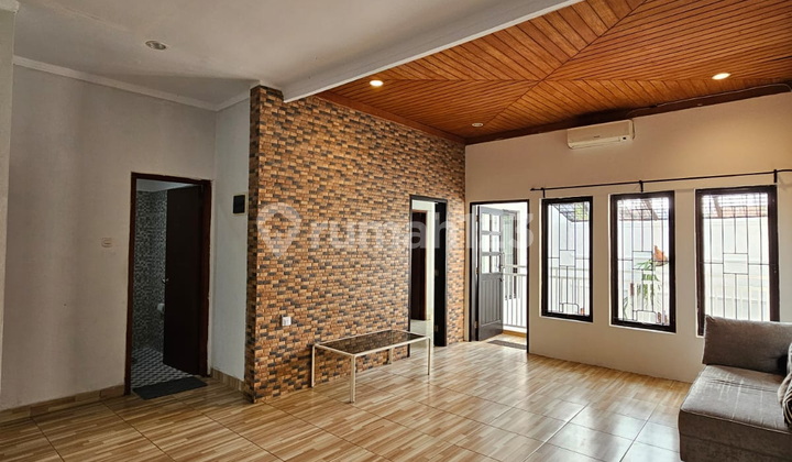 Rumah Siap Huni dengan Taman Dibelakang Rumah di Sektor 9 Bintaro Jaya Sp 0290