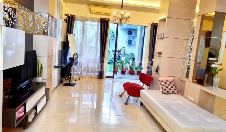 Dijual rumah nyaman dan aman dua lantai siap huni di BSD Tangsel 0011hr mi