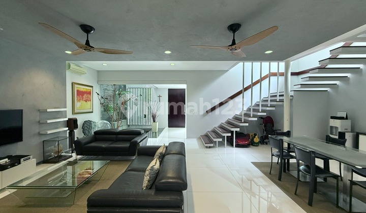 Good Unit For Sale House In Gandaria - 3+1 Bedroom Furnished 2