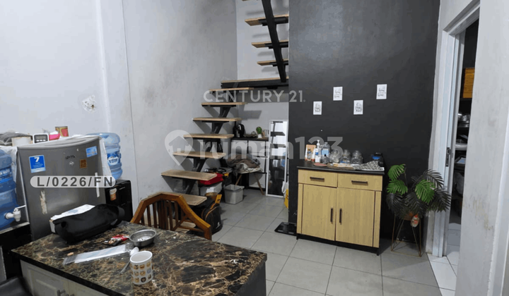 Rumah SHM 3 Lantai Siap Huni di Komplek Cijagra Indah Bandung Rumah SHM 3 Lantai Siap Huni di Komplek Cijagra Indah Bandung